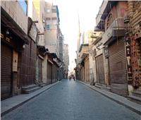 صور| بأمر كورونا.. شارع المعز خالي من المواطنين في أول أيام العيد