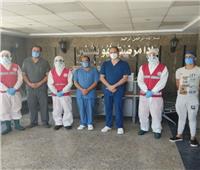 وفد من «الهلال الأحمر» يزور مستشفى قها لدعم الطاقم الطبي معنويًا