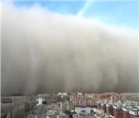 شاهد| عاصفة رملية قوية تضرب الصين ارتفاعها 100 متر‎