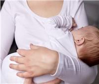 طبيبة أطفال تنصح الأم المصابة بكورونا باستمرار الرضاعة بهذه الشروط