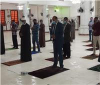 صور| التزام بتعليمات الصلاة في مساجد أسوان.. ومتابعة مستمرة من المحافظ ووكيل الأوقاف