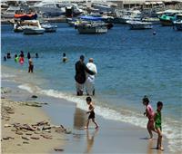 صور| شواطئ الإسكندرية «محلك سر».. ونسبة الإشغالات بالفنادق تقارب الـ50%