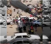 فيديو| صاحب محل خضار يتعدى على حملة حي الهرم