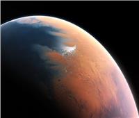 شاهد| فوهة بركان مليئة بالثلوج على كوكب المريخ يشبه الأرض