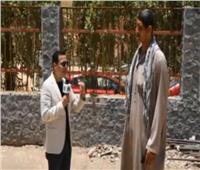 فيديو| أطول رجل في مصر: «نفسي ألبس قميص وبنطلون زي باقي الناس»
