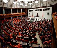 رغم التظاهرات الرافضة.. برلمان تركيا يقر قانونًا مثيرًا للجدل لنقابات المحامين