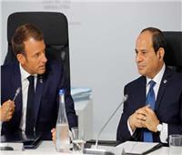 الرئيس السيسي يبحث هاتفياً مع نظيره الفرنسي تطورات الوضع في ليبيا