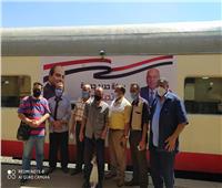 بالصور.. بالزغاريد وعلامات النصر| مواطنون يحتفلون ببدء تشغيل القطارات الجديدة