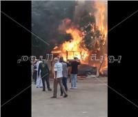 عاجل فيديو..حريق يلتهم 3 سيارات وكشك بجوار مستشفى العجوزة