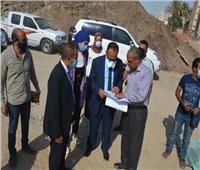 نائب محافظ المنيا يراجع تراخيص البناء بمنطقة شلبي ويعقد اجتماعا مع رؤساء القرى