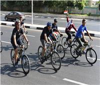 وزير الرياضة يشارك ٥٠٠ متسابق في ماراثون الدراجات الهوائية
