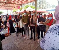 "يحملن علم مصر"..السيدات في مقدمة صفوف الناخبين بمدرسة التوفيقية بشبرا