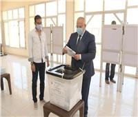 رئيس جامعة القاهرة يُدلي بصوته في انتخابات مجلس الشيوخ 2020