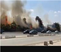 صور| 5 سيارات لإخماد حريق نشب بميدان الرماية