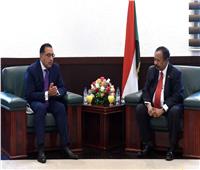 صور| تفاصيل لقاء رئيس الوزراء ونظيره السوداني في الخرطوم