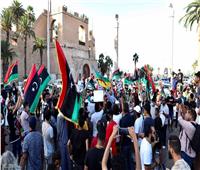 بالفيديو: تظاهرات طرابلس تحاصر منزل السراج وتهدد بالعصيان المدني