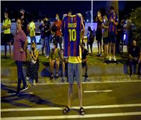 فيديو| جماهير برشلونة تقتحم «كامب نو» اعتراضًا على أنباء رحيل ميسي