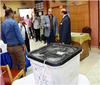 محافظ أسوان: تطبيق الإجراءات الاحترازية وتهيئة الأجواء لإدلاء الناخبين بأصواتهم 