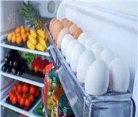 استشاري تغذية يحذر: حفظ البيض في باب الثلاجة سم قاتل