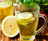 لصحتك.. طبيب يؤكد «الليمون المغلي» ليس له فائدة صحية