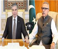 الرئيس الباكستاني ونظيره التركماني يؤكدان ضرورة تعزيز التعاون الثنائي بلديهما