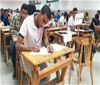طلاب الدبلومات الفنية يؤدون الامتحان في ثاني أيام الدور الثاني