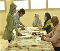 رئيس جامعة المنيا يتابع إجراءات الكشف الطبي للطلاب المستجدين