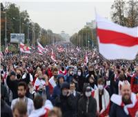 عشرات الآلاف يحتجون على رئيس روسيا البيضاء في «تنصيب شعبي» لمنافسته