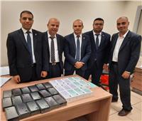 ضبط راكب حاول تهريب ٣٢ iPhones في مطار القاهرة