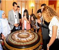 صور| «الهجرة» تنظم زيارة إلى «قصر عابدين» لوفد شباب الدارسين بالخارج