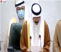 فيديو| لحظة بكاء أمير الكويت الجديد خلال أدائه اليمين الدستورية