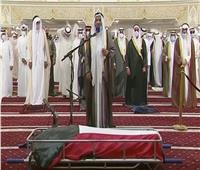 صور| أداء صلاة الجنازة على جثمان أمير الكويت الراحل
