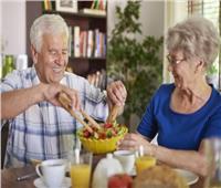«استشاري تغذية» يقدم 7 نصائح للكبار في اليوم العالمي للمسنين