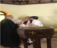 رئيس "الأسقفية" يمنح حفيده سر التعميد بمشاركة كاهن كاثوليكى 