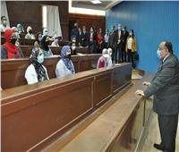 صور.. رئيس جامعة حلوان يتفقد انتظام الدراسة وتطبيق الإجراءات الاحترازية