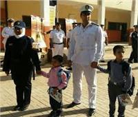 قيادات الشرطة تصطحب أبناء شهداء الوطن للمدارس فى أول أيام الدراسة
