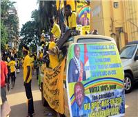 الناخبون في غينيا يتوجهون إلى صناديق الاقتراع