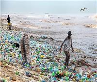 عدو البيئة «العائم».. خارطة مصر لحماية شواطئها من البلاستيك