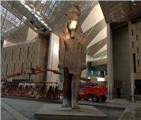 حكايات| عملوها «الفراعنة الجدد».. الشمس تعود لـ«وجه رمسيس» بالمتحف الكبير
