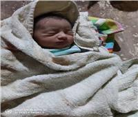 العثور على طفلة حديثة الولادة في مقابر بنجع حمادي .. والقبض على المتهم