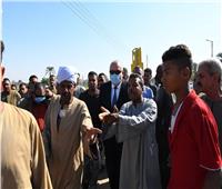 صور| محافظ قنا يوجه بعمل مطبات بمدخل قرية «أولاد اسماعيل» لمنع الحوادث