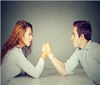 «الجنس الأقوى».. الرجال أضعف مناعة وأقل عمرا من النساء
