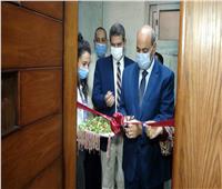 رئيس جامعة المنيا يفتتح أعمال تطوير مكتبة "التربية الفنية" 