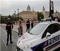 فيديو| لحظة قتل الشرطة الفرنسية مهاجمًا هدد المارة بسكين