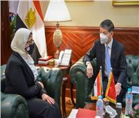 اجتماع وزيرة الصحة وسفير بكين.. مصر تتلقى عرضا جديداً من الصين