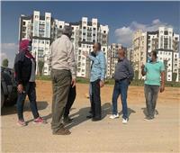 صور.. «قيادات الإسكان» يتفقدون العمل بمشروعات العاصمة الإدارية الجديدة