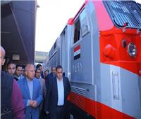 وزير النقل يبحث حلَا عاجلًا لأزمة تأخيرات القطارات مع «السكة الحديد»