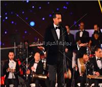 صور| العراقي «هُمام إبراهيم» يشدو بأغاني العندليب بمهرجان الموسيقى العربية