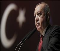 استطلاع..60% من الأتراك «غير راضين» عن الوضع الاقتصادي بالبلاد