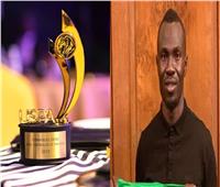 لاعب «الاتحاد السكندرى» يتسلم جائزة الأفضل في «أوغندا»